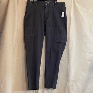 GAP Cargo Style High Rise Universal Leggings